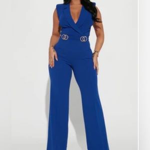 Buffed out shoulders , size SMALL , flared out bottoms .